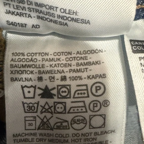 Levi's Vintage Women's Denim Short
Overalls Size M Blue Jean - Picture 16 of 16